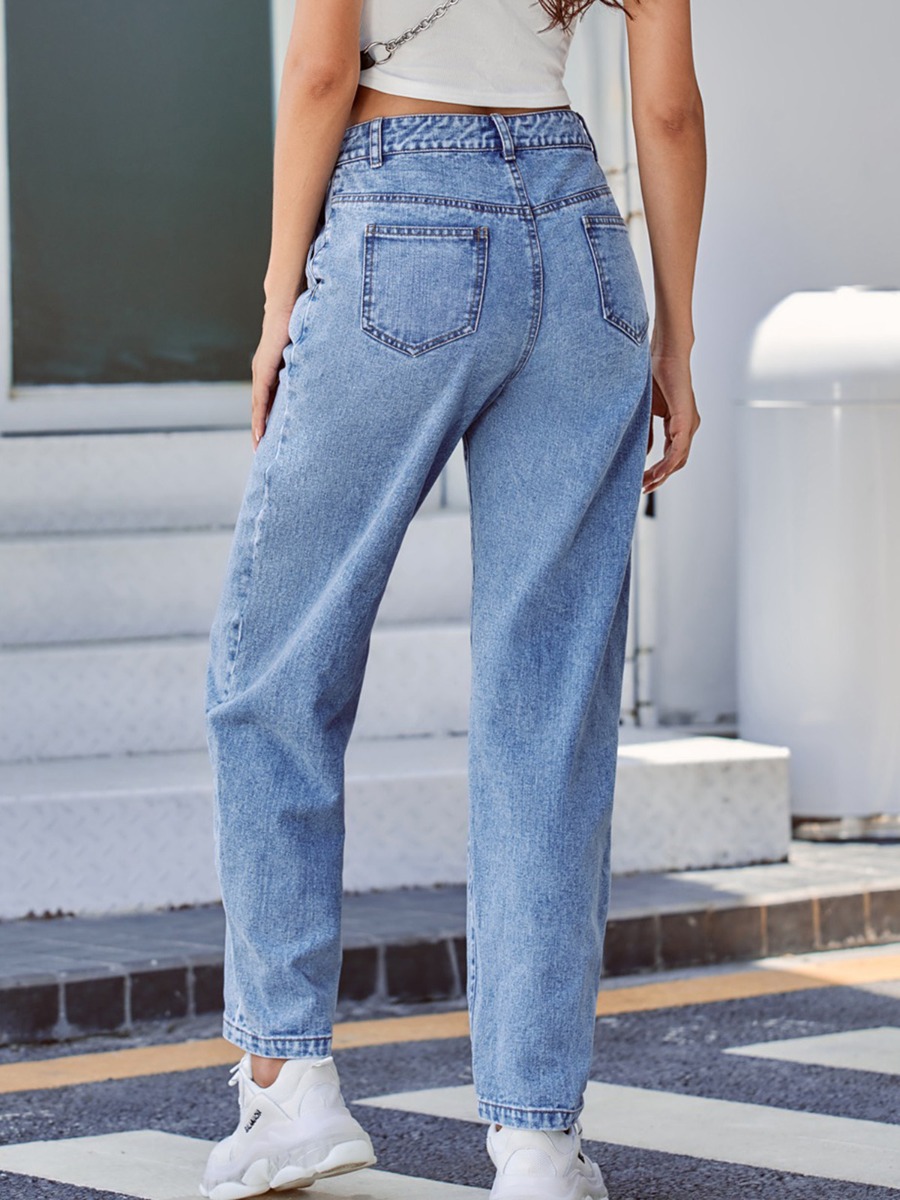Slant Pocket Buttoned Straight Jeans